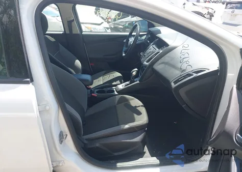 2014 Ford Focus Se z USA, uszkodzony, nr VIN 1FADP3F27EL128559